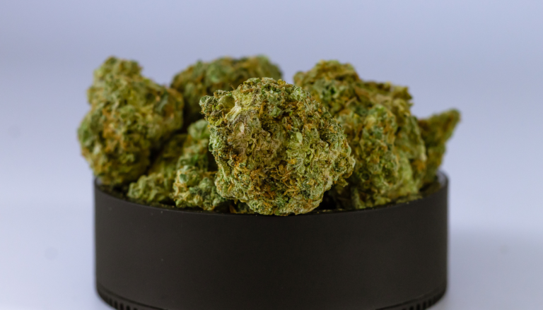 Beginner-Friendly Weed Strains for First-Time Smokers