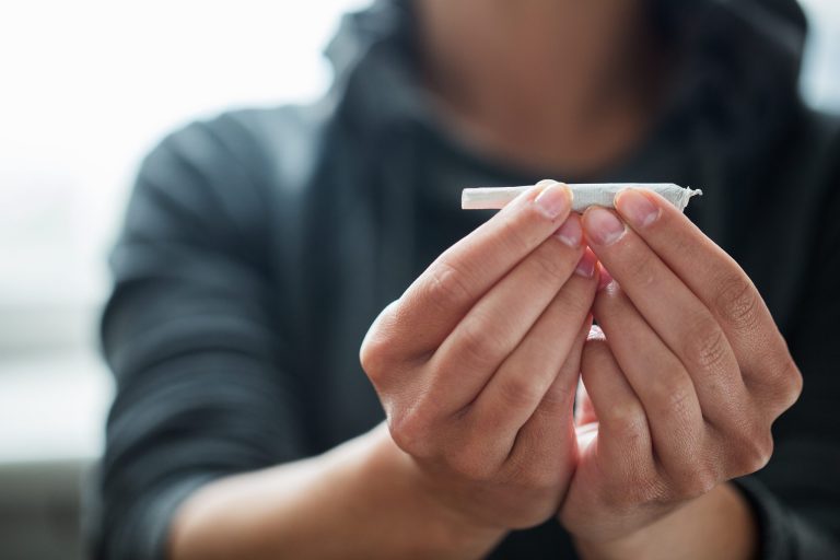 How to Smoke Responsibly as a Beginner